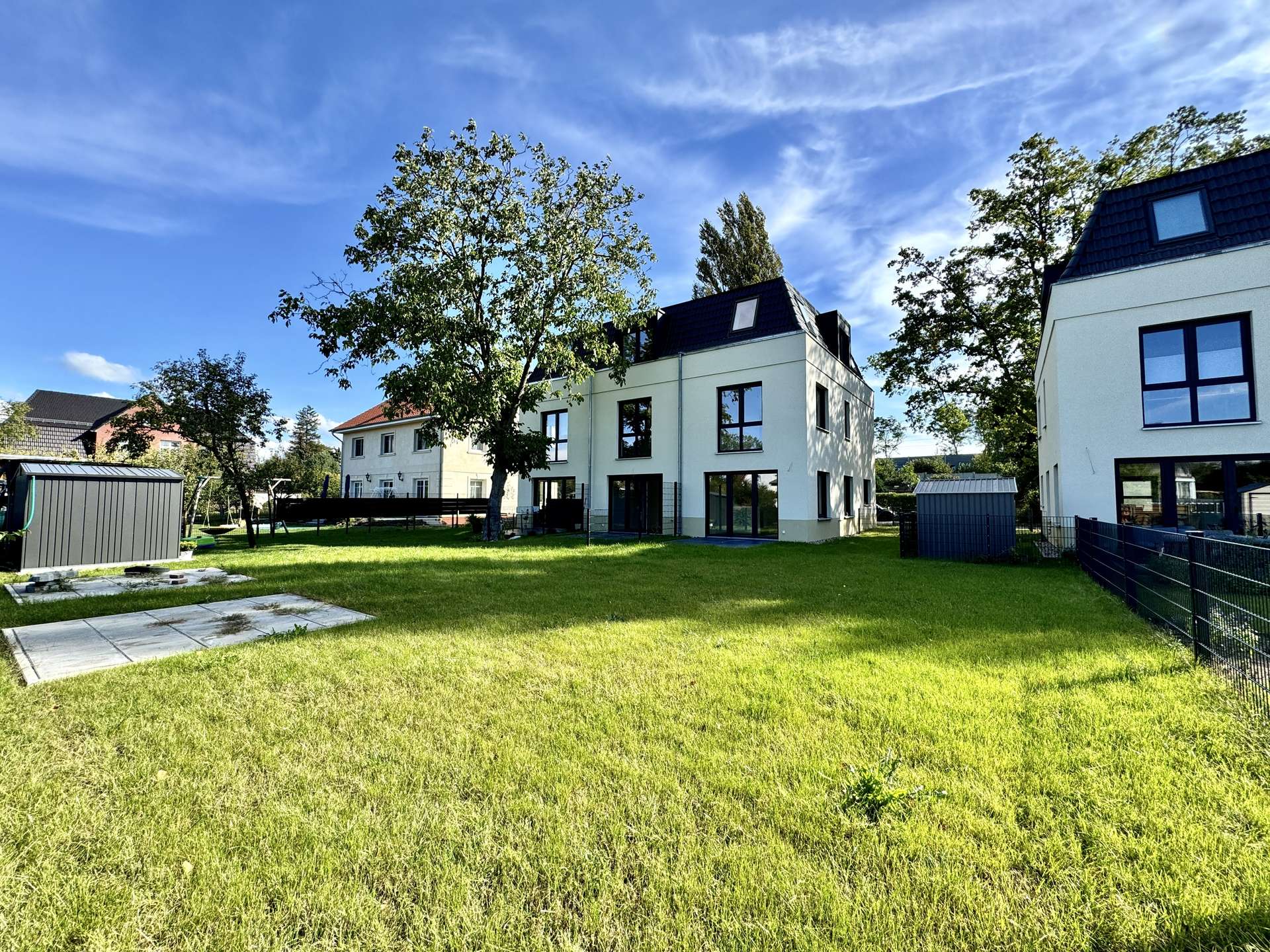 Reihenendhaus mit großem Garten