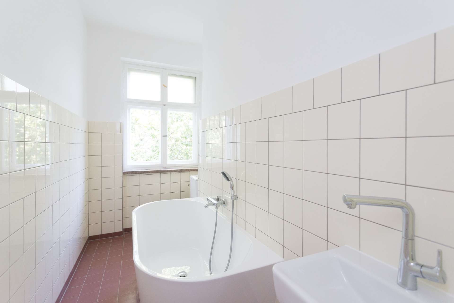 Saniertes Bad mit Badewanne